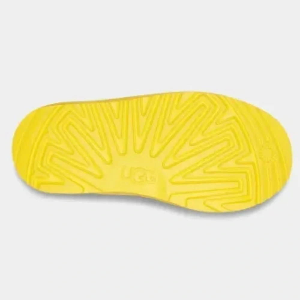 Yellow Scatter Graphic Uggs‎ size 4
